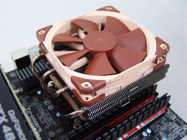 The cooler features a copper baseplate and four copper heat pipes, but these have been nickel-plated for a nicer finish.