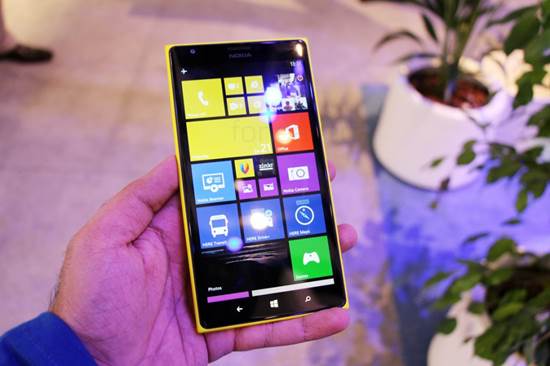 The new Nokia Lumia 1520 has a quad-core Snapdragon 800 processor and a 6-inch, 1080p screen.