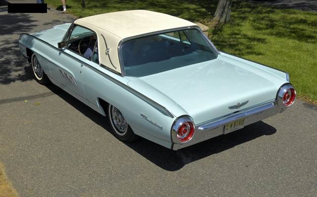 Description: Oh yes, there was a lovely white ’62/’63 Thunderbird, which I have seen before, but which I really like as it sits on Centerline-style wheels