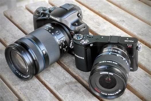 Unlike cameras from Canon or Nikon, your second hand market for NX-mount lenses is very limited (that’s true of the rest of the CSC manufacturers to). 