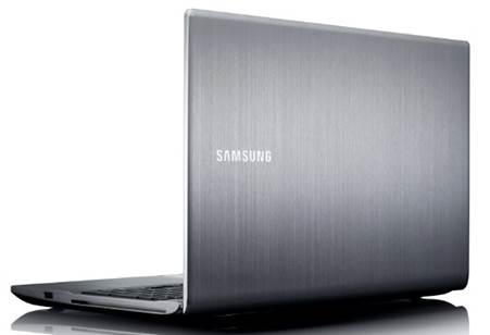 Stuffing a 15.6in ultrabook right up to its gills will give you something that looks like the Samsung Chronos 7. 