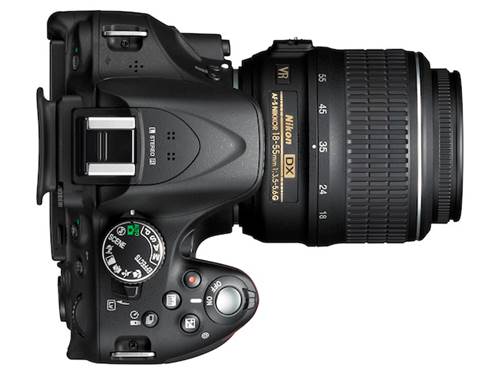 The D5200 does not look much different from the D5100 or the D3200 and has a very compact body. 