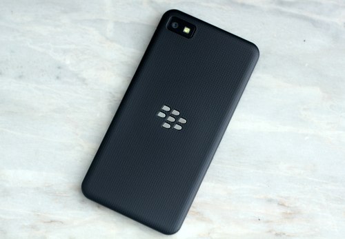 A silver bunch of strawberries is the most remarkable trait on the Z10’s back.