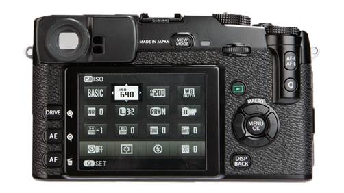 The original model suffered from a relatively unresponsive manual focus ring, which needed a great number of turns before a subject came into focus.