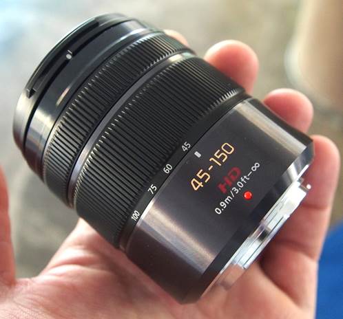 Externally this is a very traditional lens, without the rocker switches that adorn Panasonic’s power-driven zooms. 