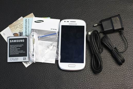 “Unboxing” a Samsung Galaxy S3 mini.