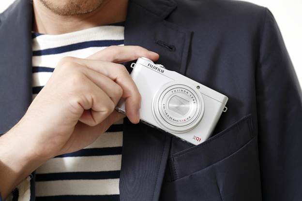 Available in solid black and solid silver, the FUJIFILM XQ1's  all-metal body is of the highest quality