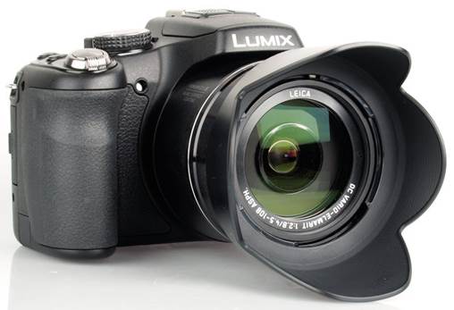 The FZ200 is Panasonic's return to a fixed aperture, ultra zoom camera, something they were previously known for with their first FZ1/2/3 models.