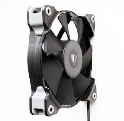 The fan viewed from a tilt angle