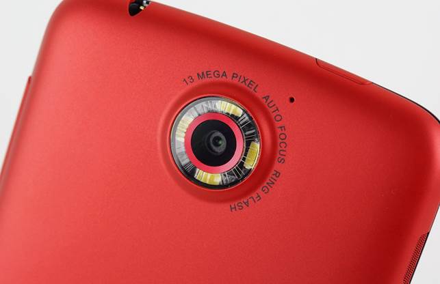 The Liquid S2 is the first smartphone to
incorporate a ring flash.