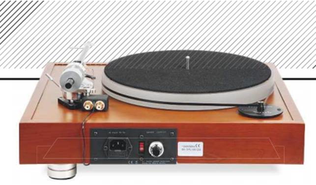 The rear of the Isolde has a mains socket and dial-up speed control. Above, the output RCAs are an integral part of the tonearm cabling; earth lead is hard-wired