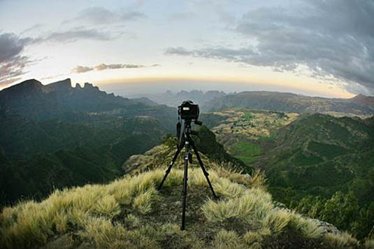 The Sunset/Sunrise Time-Lapse Shot. Some of the most dramatic time-lapse movies record sunrise and sunsets. 