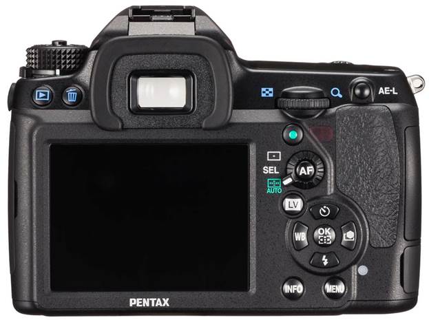 At first glance, the Pentax K-5 II isn’t a huge change from the original 2011 model. The exterior is almost identical, though this one does sport a better rear LCD panel.