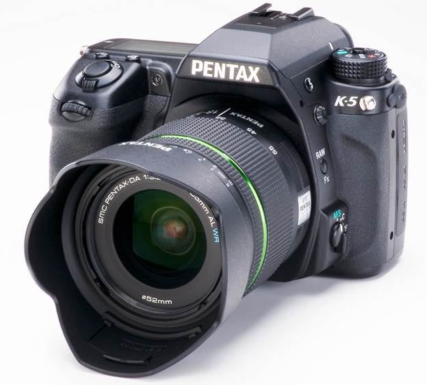 The review model came with a Pentax DA 18-135mm WR Zoom lens, which is one of the more expensive kit options. 
