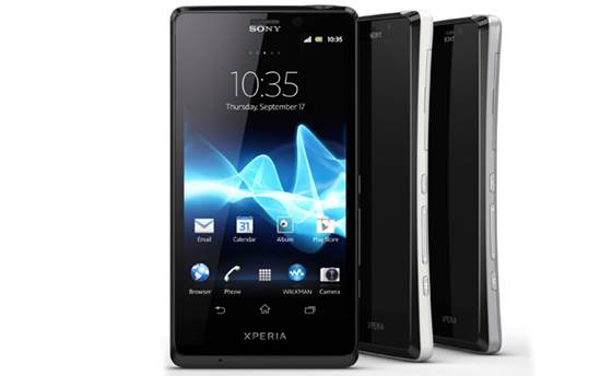 Xperia T’s design makes its looks and feels smaller than it really is.
