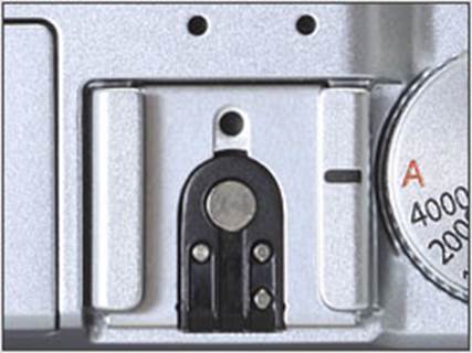 There is also a standard slot for connecting a peripheral flash including Fujifilm’s dedicated models (EF-X20, EF-20 and EF-42). The two small holes in front of it are the stereo microphones for filming.