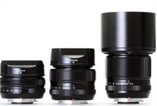 The original XF lenses come with their hoods, from left to right 18mm F2, 35mm F1.4 and 60mm F2.4 Macro. Because the hoods of the 18mm and 35mm are irreversible, they take up more space in your bag.
