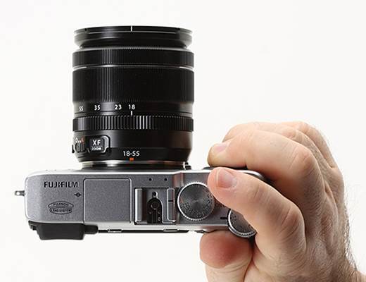 The X-E1’s body is smaller and shorter
