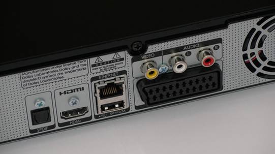 Connecting the box to your TV is very easy, but it also needs en Ethernet connection to stream programmer from the internet