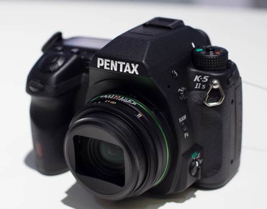 The upgrade of the Pentax K-5 comes with faster auto focus and a wider exposure metering range