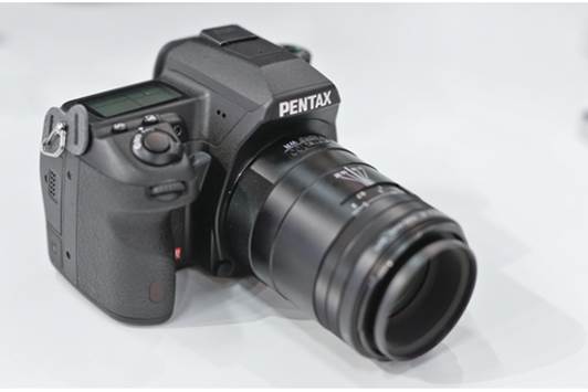 Pentax provided us with a wide 18-270mm zoom, rather than the standard 18-55mm lens
