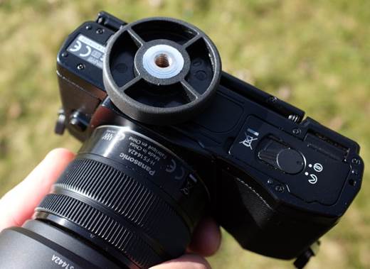 Removing the camera from the tripod can cause the mounting to separate from the head