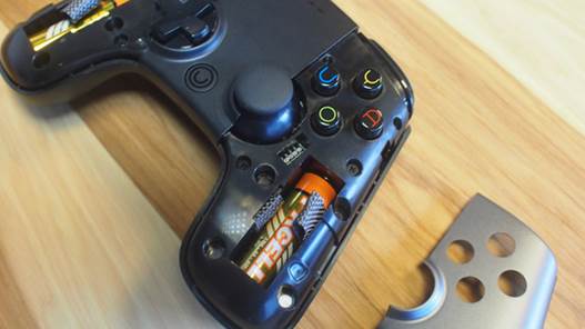 Here you can insert one AA battery in one of two grips