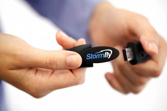 StormFly features a USB 3.0 flash memory drive fitted with a sleek rubber wristband