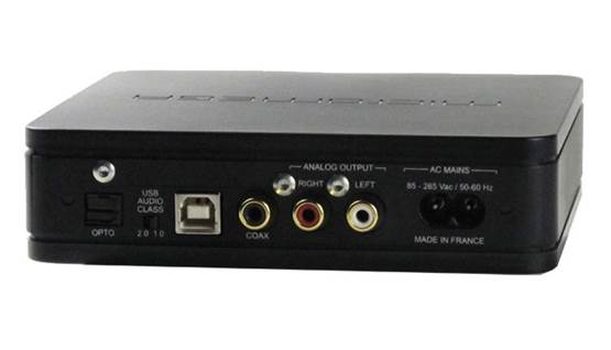 The asynchronous USB design ensures low jitter levels and allows playback of 24 bit/192kHz files, while a switch at the rear panel gives you a choice of USB 1.0 or 2.0 operations