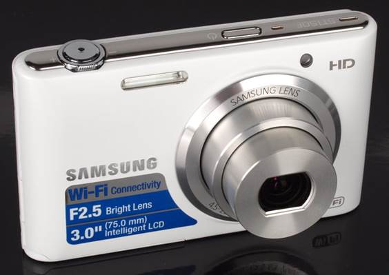 A 5x optical zoom lens and 16 megapixel sensor is responsible for the photos.