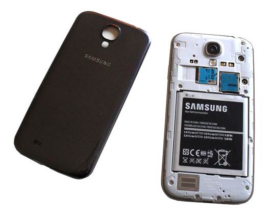 Samsung loves to make the back cover removable, which means that you can easily access the 2,600mAh battery