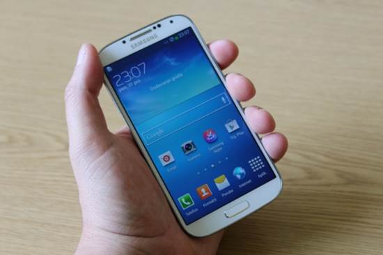 Besides, GS4 uses the premium capacitive touch screen powered by Synaptics, which is also called ClearPad