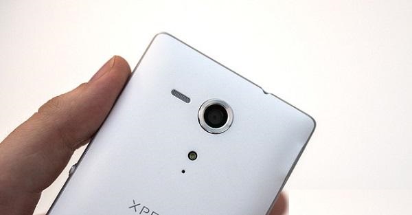 The Xperia SP has a primary 8MP camera with a backside-illuminated Exmor RS sensor and f/2.4 lens