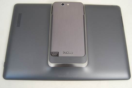 The combined weight of the PadFone Infinity and its Station is 677g, which is 28g heavier than the PadFone 2 and its Station.
