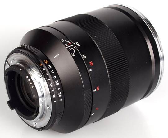 The lens outer is molded from metal and results in feeling of the maximum quality