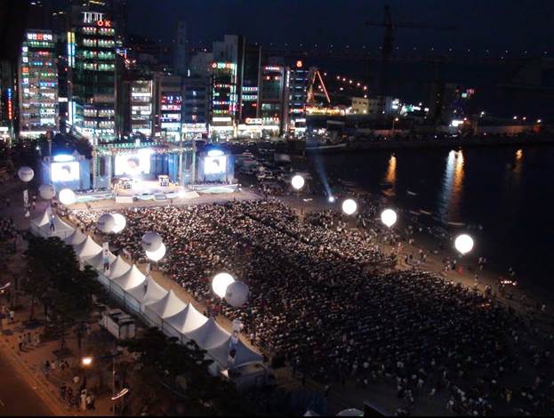 That is from 2005 Proleague championship match with 120,000 audiences cheering for two teams who made it to the championship. When was the last time did you gather 120,000 people cheering for you?