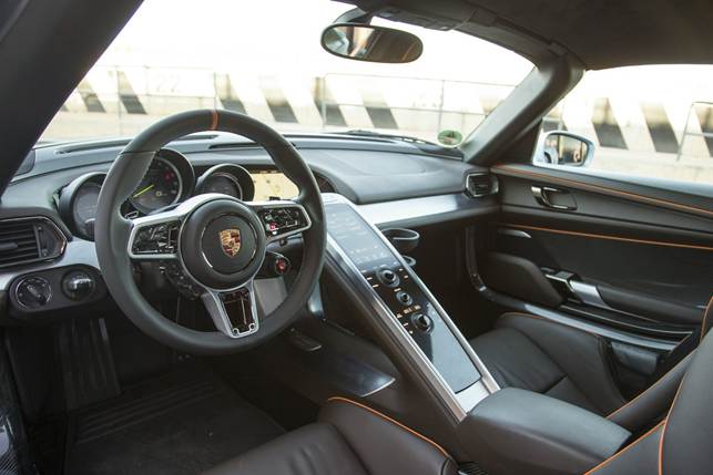 The Porsche 918’s interior is all about offering the driver a great driving experience