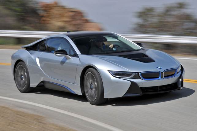 The i8 offers excellent body control, responding quickly and precisely