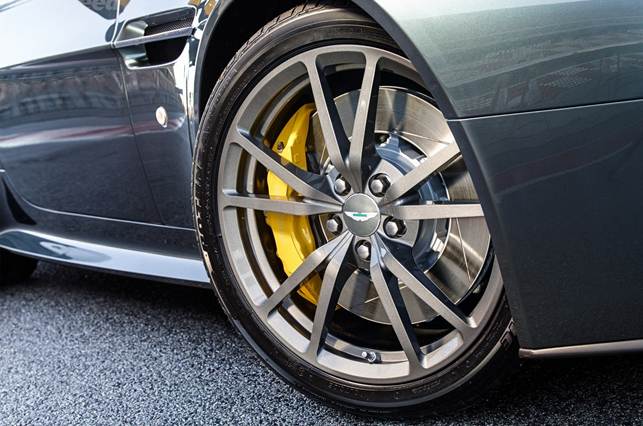 The N430 features new forged alloy wheels which help to save weight