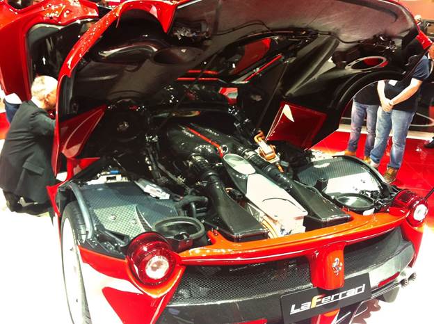 LaFerrari’s 6.3-liter naturally aspirated V12 pumps out 810ps, with a further 165ps produced by the electric motor