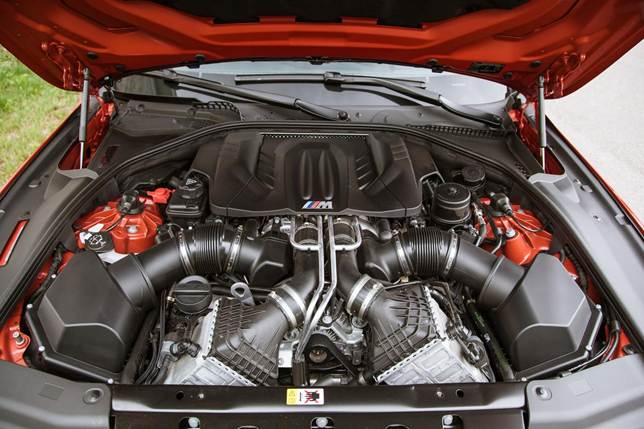 Motor, controller and power transmission wires occupy the M6’s engine bay
