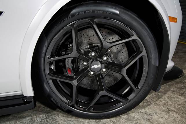 Z/28 has the widest front tyres on any production car