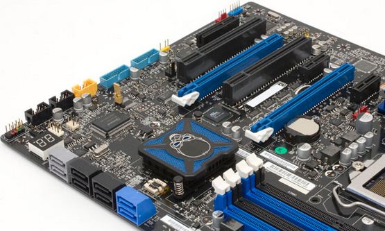 On the I/O panel, Intel has made a number of choices that only leave enough space for a single HDMI output on the I/O panel for graphics connectors for the integrated GPU. 