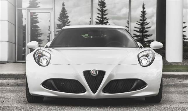 Alfa Romeo 4C front view
