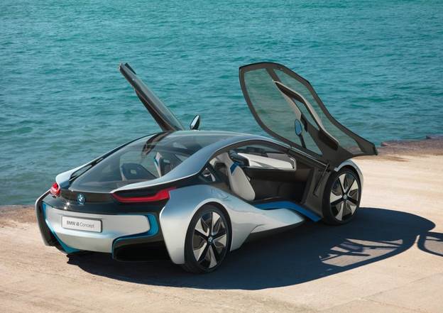 The BMW i8 is ready to revolutionise its vehicle class. As the first sports car with the consumption and emission values of a compact car.
