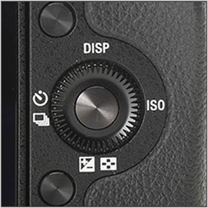 Description: Like the other models in the same series, the NEX-6 features a 4-way control dial with a confirmation button in the center.