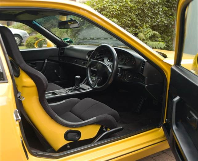 Porsche 968 Club Sport interior