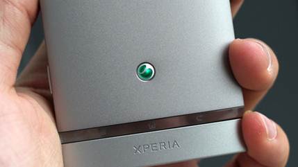 Description: With monolithic cover, Xperia P doesn’t enable to remove the battery