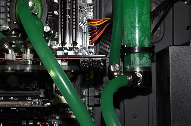 The tubing is made in a way that it allows you to easily detach and move the reservoir comfortably outside of the case