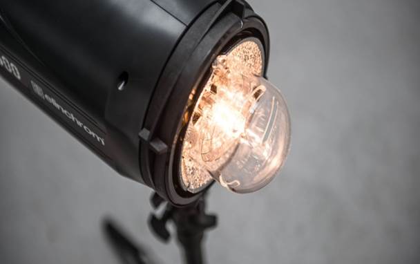 Description: The Elinchrom ELC Pro HD offers flash durations as fast as 1/5260s, giving you pin-sharp images. 